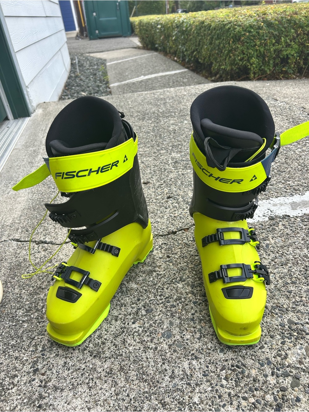 Men's Neon Yellow Ski Boots Fischer pro